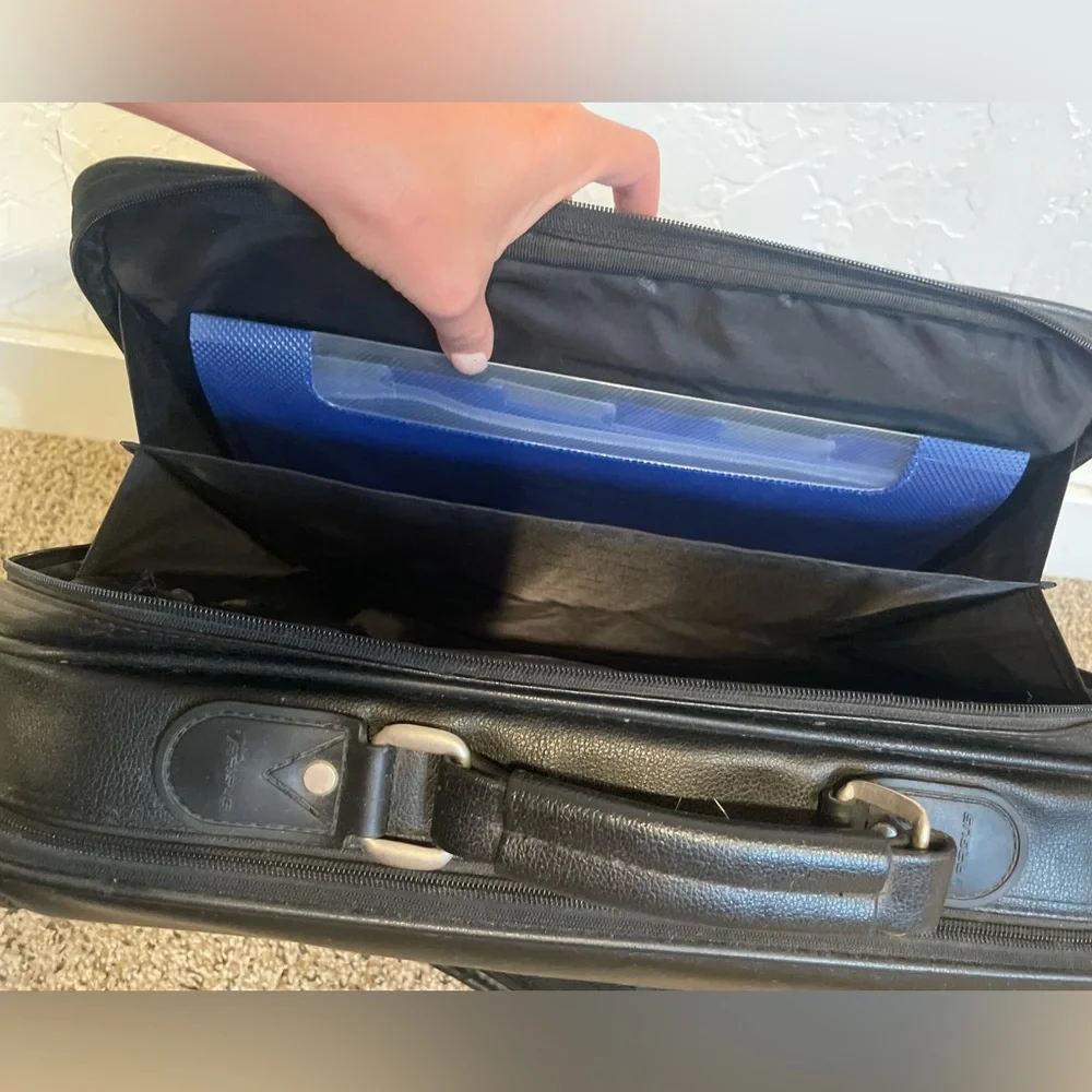 Targus Black messenger/ laptop bag